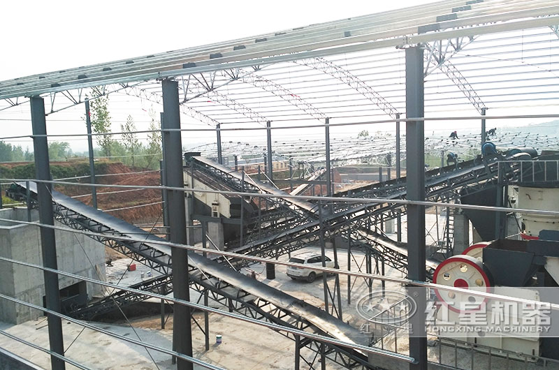 300-400噸石子破碎現(xiàn)場，粉塵少