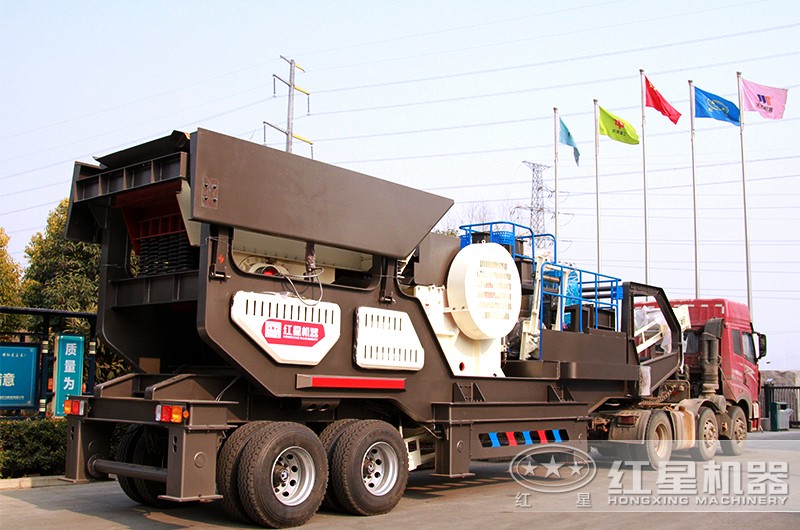 時(shí)產(chǎn)200噸小型移動(dòng)破碎車，配顎破機(jī)，發(fā)往湖北市場(chǎng)