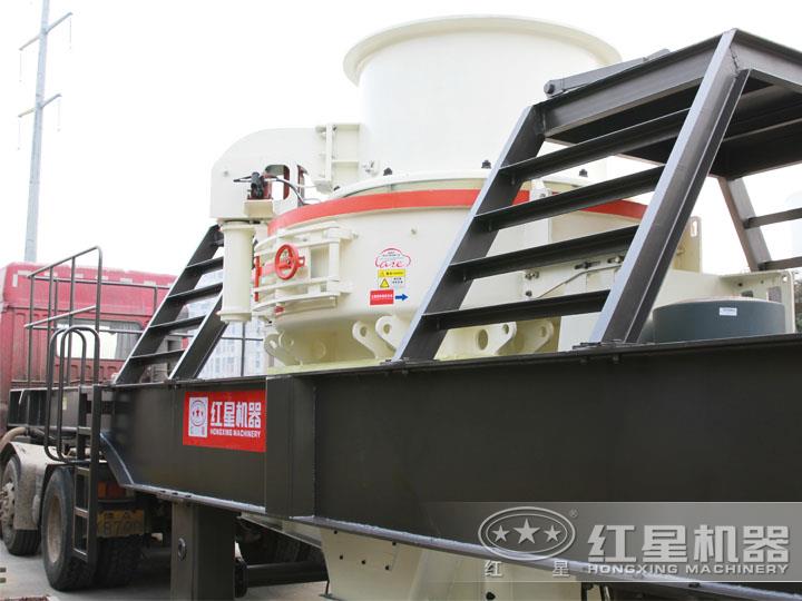 HVI沖擊式移動破碎站，產(chǎn)量70-585t/h，稀油自潤滑
