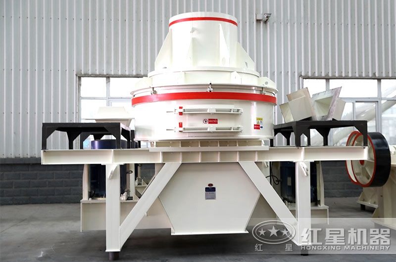 直通沖擊式制砂機(jī)，物料呈立方體狀，占地面積小