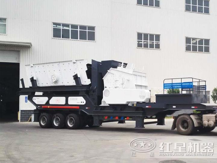 反擊破移動(dòng)破碎機(jī)、二段破碎粒度均勻，產(chǎn)量高