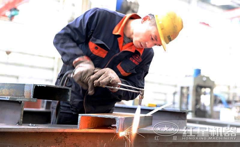 匠心做工，每一道石子移動破碎生產(chǎn)線都嚴謹以待