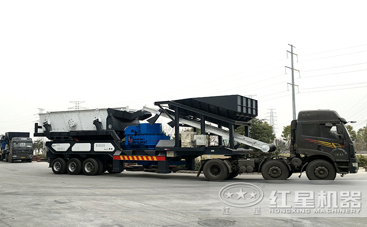 車載時(shí)產(chǎn)300噸鵝卵石移動(dòng)制沙機(jī)上路了，移動(dòng)自由更靈活 